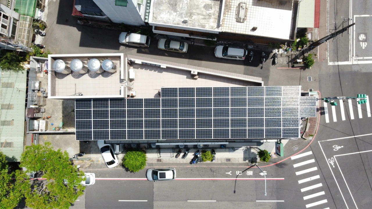 桃園市桃園區7-11統一便利超商閒置屋頂19.84kW太陽能案場實景圖4