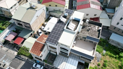 雲林斗六市透天住宅11.78kW屋頂型太陽能案場實景圖