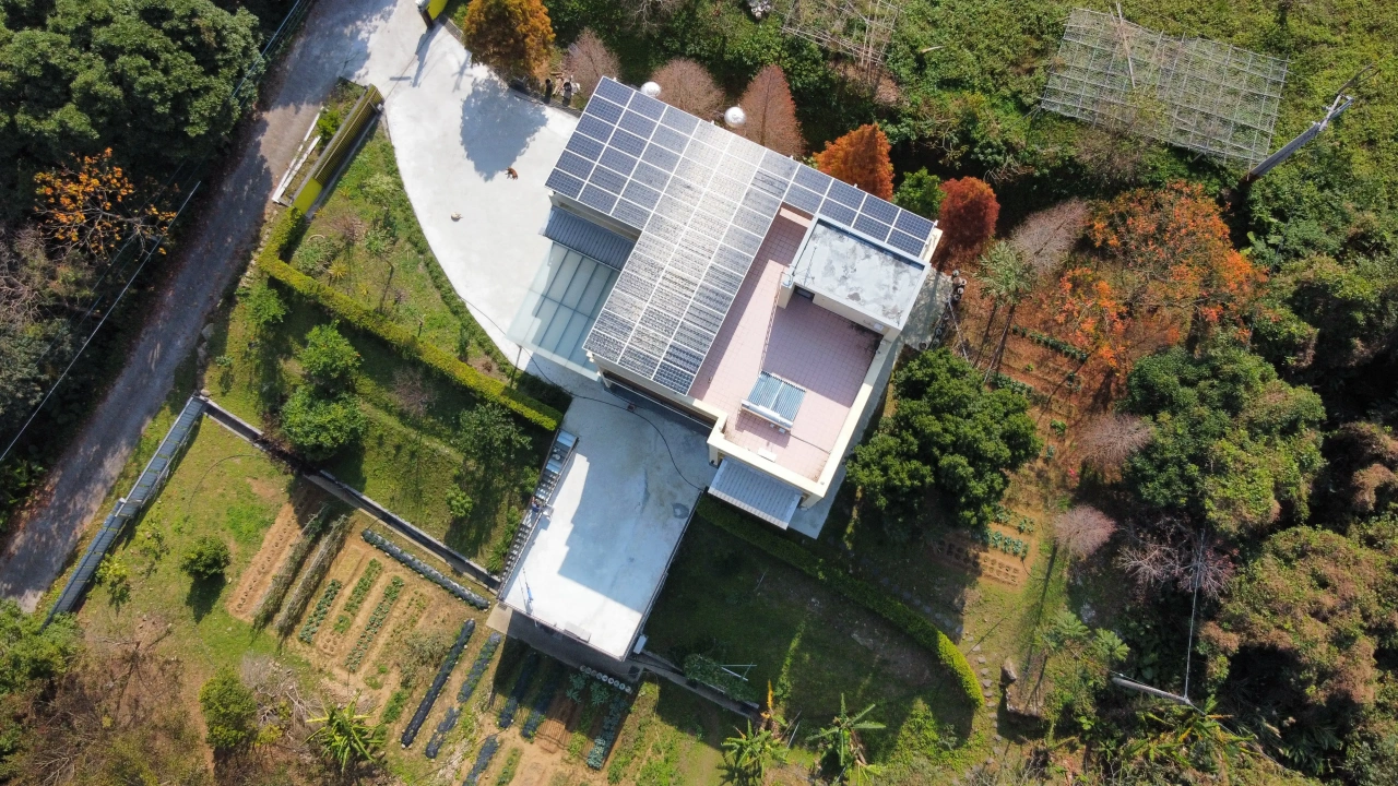新竹橫山別墅19.84kW屋頂型太陽能案場實景圖3