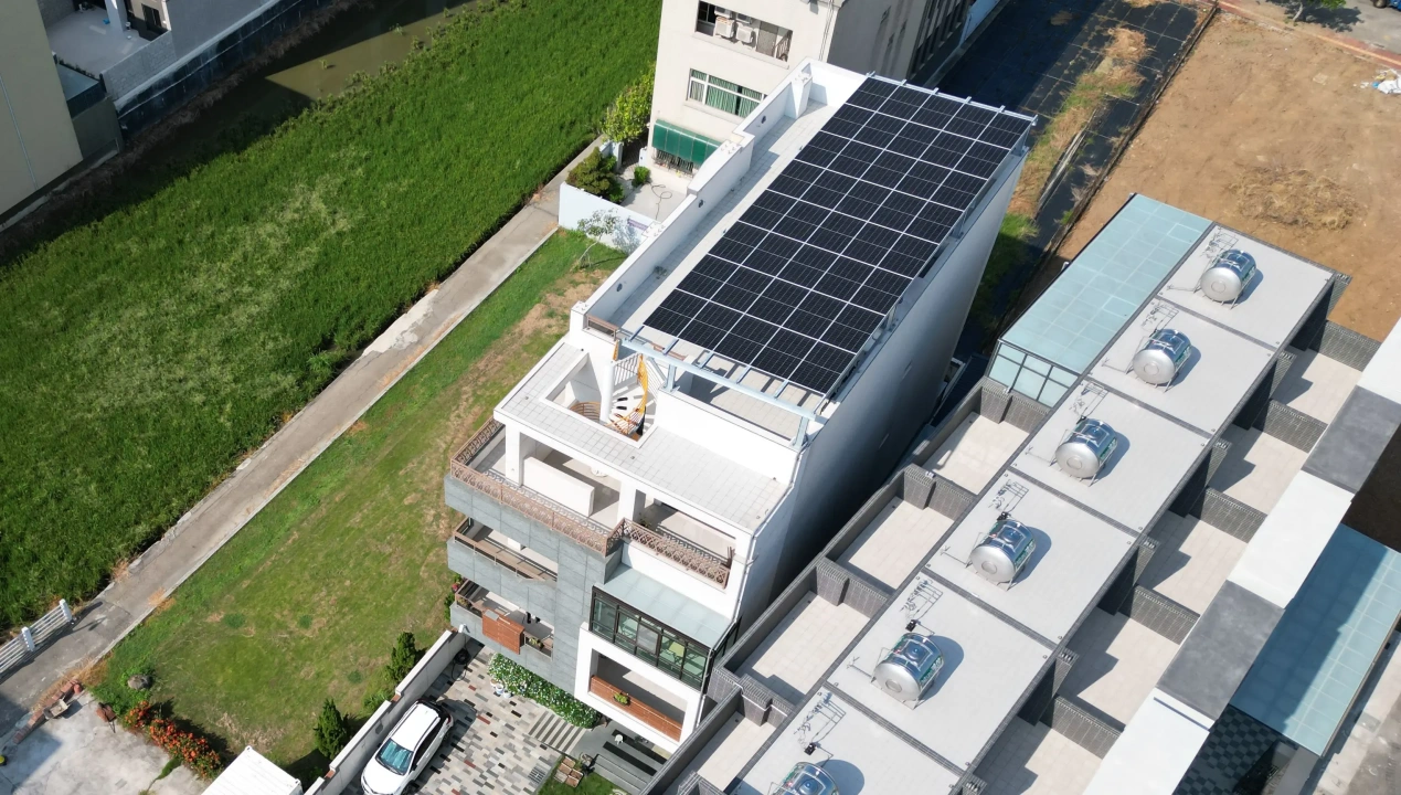 台中市梧棲區19.8kW屋頂棚架式太陽能發電系統工程實績