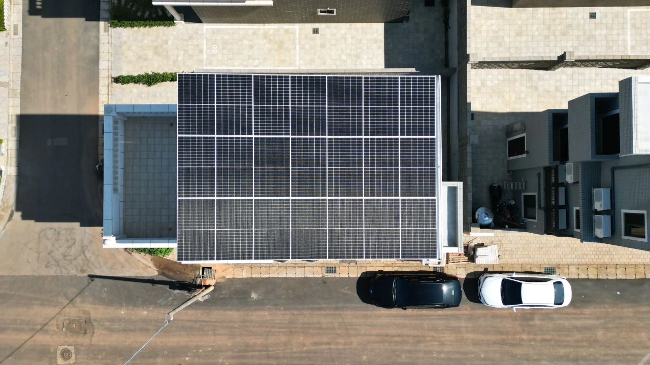 桃園楊梅雅典大地社區透天住宅9.66kW屋頂型太陽能案場實景圖4