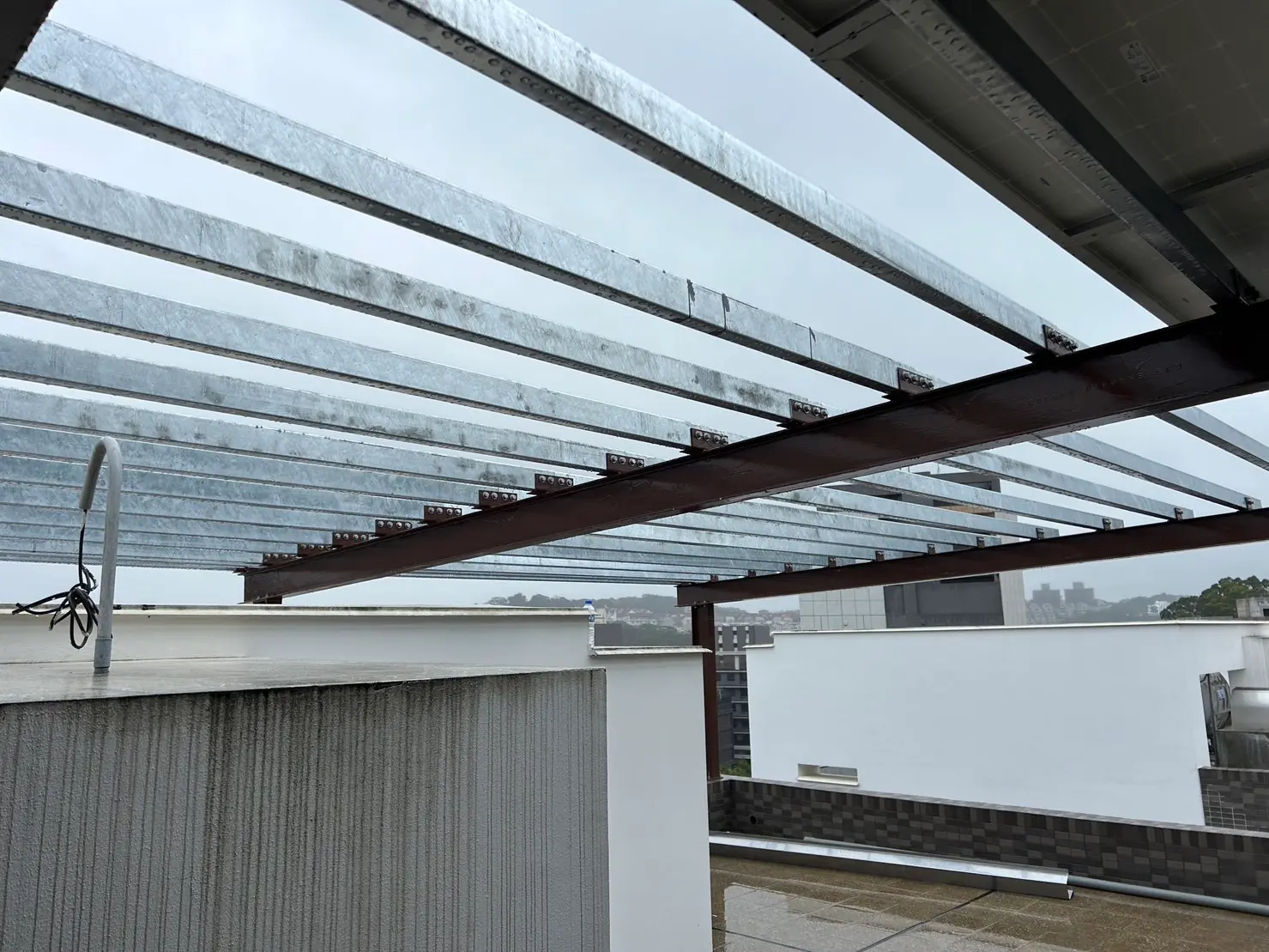 新竹市東區別墅19.875kW屋頂型太陽能案場實景圖5