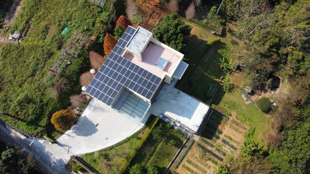 新竹橫山別墅19.84kW屋頂型太陽能案場實景圖