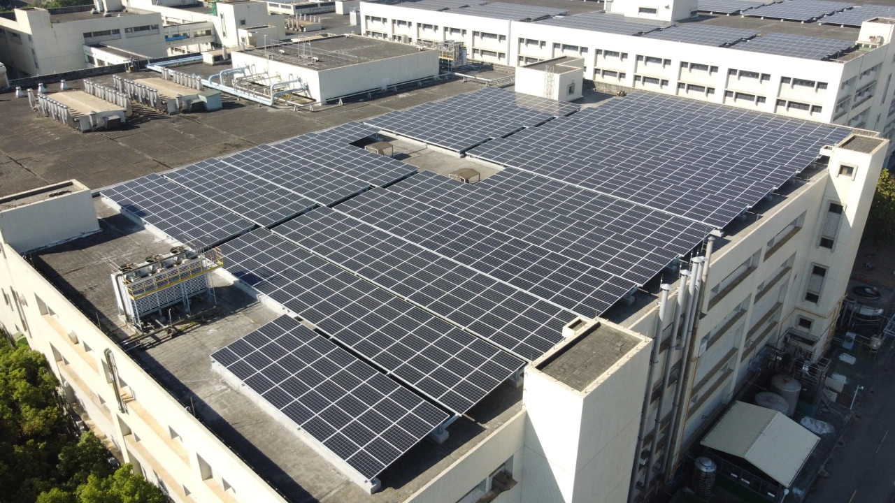 台中酒廠三期420.75kW屋頂型太陽能案場實景圖