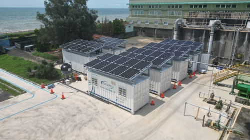 苗栗通霄貨櫃上方26.1kW太陽能系統與儲能海水淡化設備