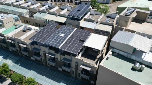苗栗竹南社區四戶住宅合計43.57kW屋頂型太陽能案場實景圖
